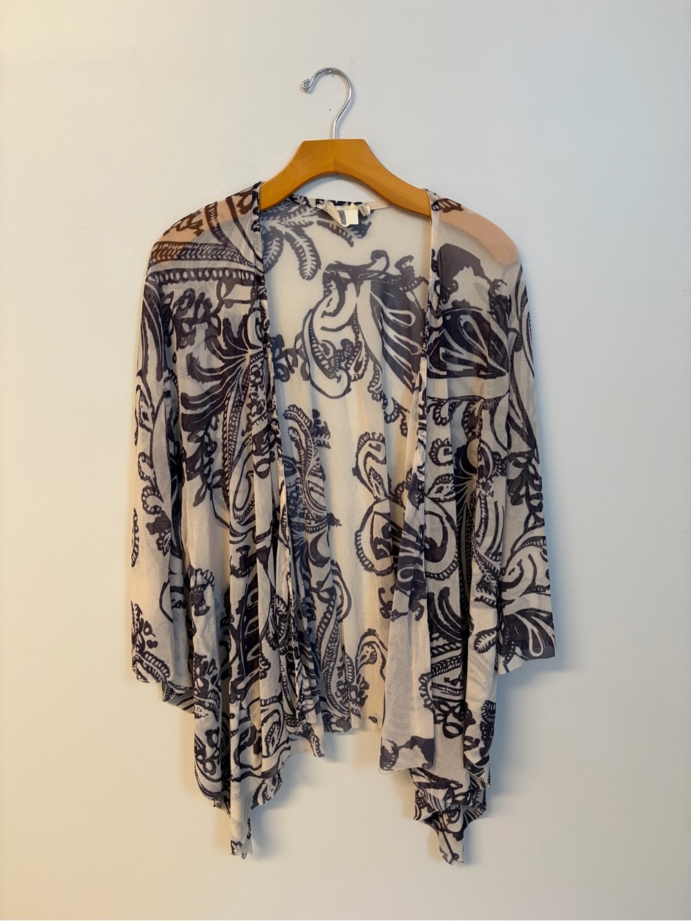Lilka Anthropologie Abstract Wrap Open Cover One Size Black Cream sheer travel